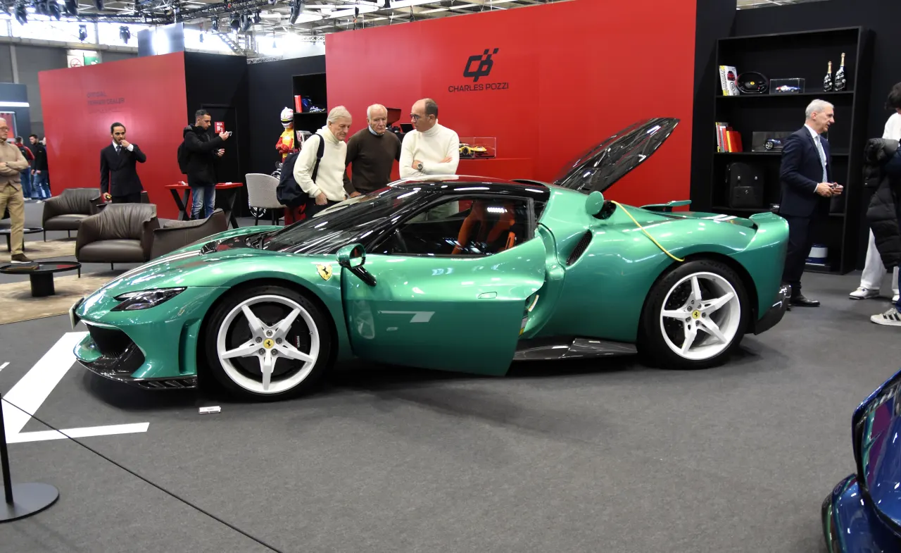 Adriano Jose Reis Martins - Automóveis - A Ferrari de 880 cv pintada em azul que explica por que o carro virou peça de coleção