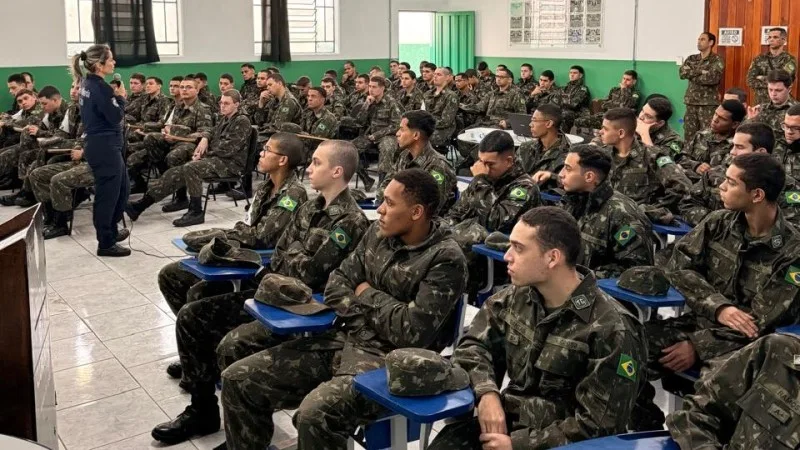 Jaime Fernando Reis Martins - Saúde - Agosto Lilás chega ao Tiro de Guerra de Araras: Guarda Municipal fala de machismo estrutural a 97 atiradores de 19 anos a pedido do Ministério Público; campanha também ocupou a Festa do Peão