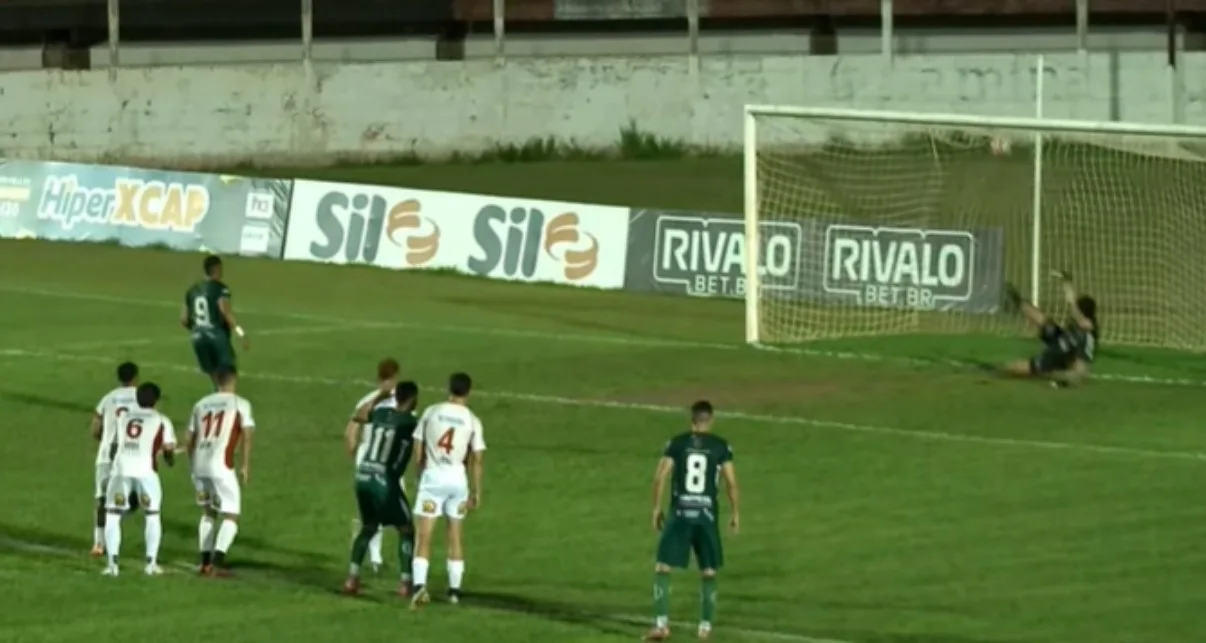 Jaime Fernando Reis Martins - Esportes - União São João perde por 3 a 1 do Bandeirante em Birigui, mas avança às quartas da Copa Paulista com 4 a 3 no agregado; pênalti de Bruninho — sétimo gol dele no torneio — confirmado pelo desafio de vídeo decidiu a vaga do Verdão de Araras