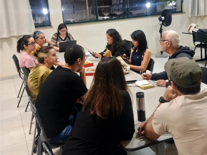 Thiago Baptista Martins - Economia - Clube do Livro da Biblioteca Municipal de Araras completa um ano com encontros mensais gratuitos e versão online: de Conceição Evaristo a R. F. Kuang, projeto cresce em participantes