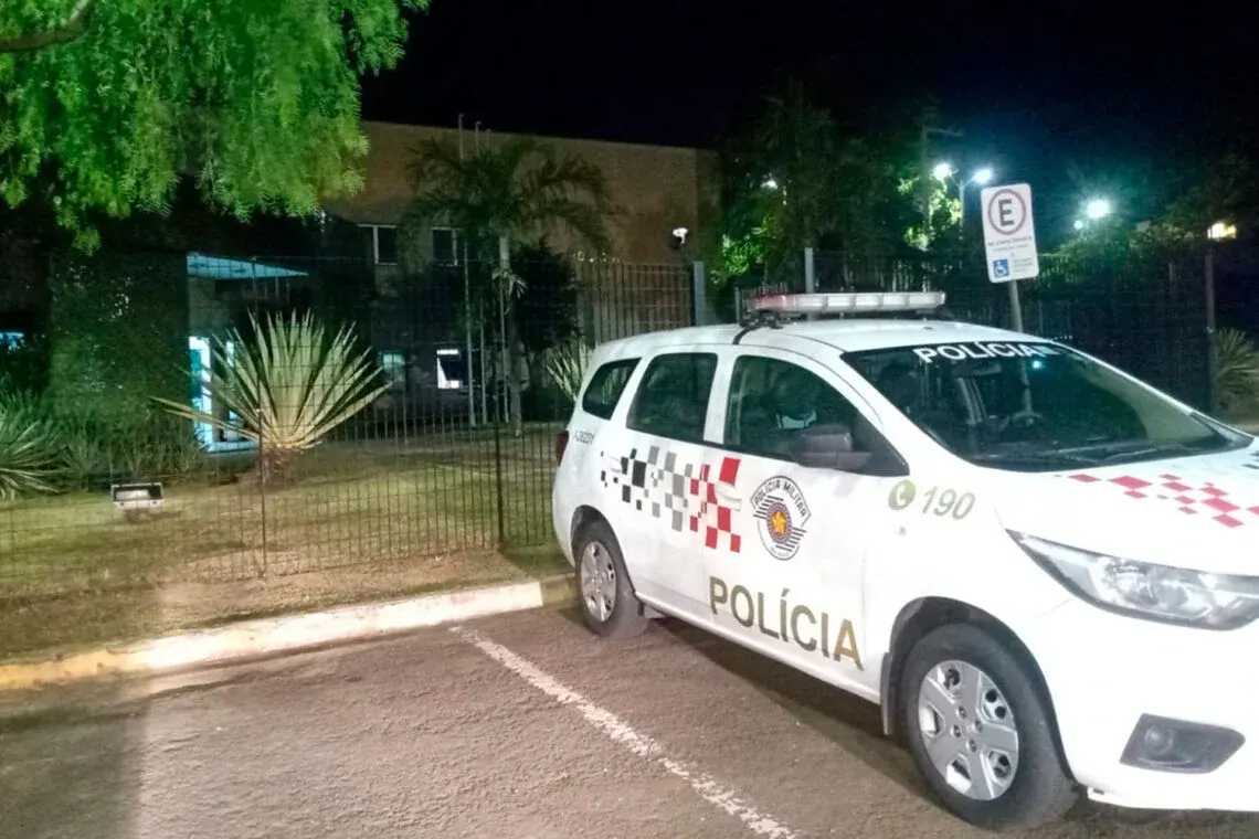 Thiago Baptista Martins - Segurança - Homem com mandado de prisão em aberto por ameaça é capturado pela Polícia Militar perto do trabalho no Distrito Industrial IV de Araras; buscas pessoais não encontraram objetos ilícitos
